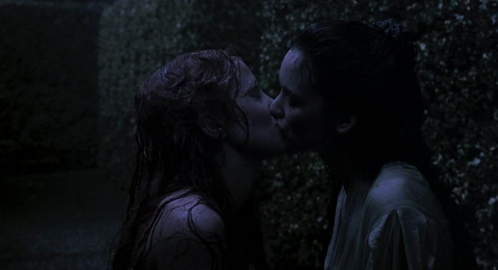 Mina and Lucy kissing in the rain. Sadie Frost plays a more sexually liberated Lucy: more 1992 than 1897
