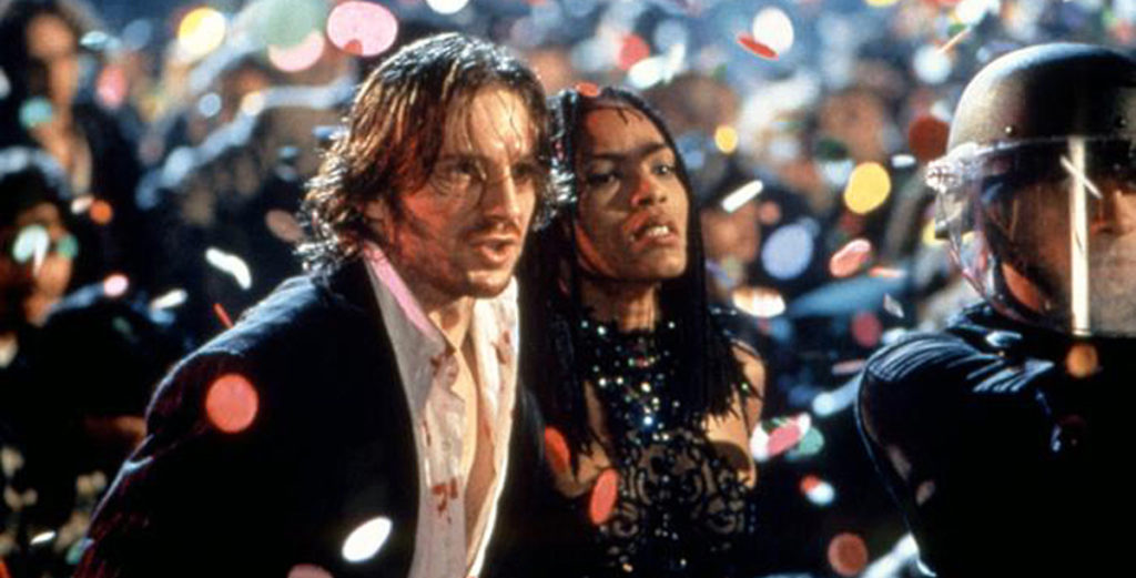 Lenny (Ralph Fiennes) and Lornette (Angela Bassett) try to escape a New Year’s Eve celebration as corrupt cops close in on them.