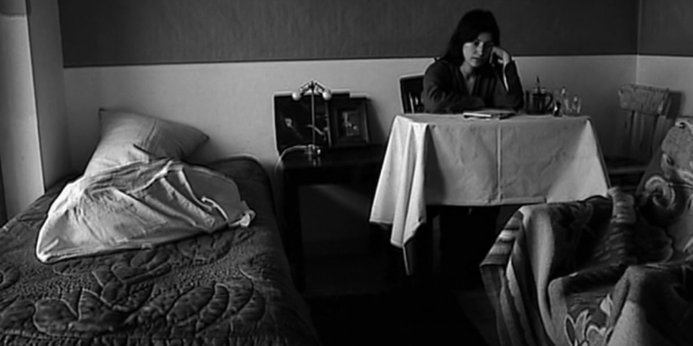 Down, Out, & Paradise: Chantal Akerman’s Tricky Triptych Je Tu Il Elle